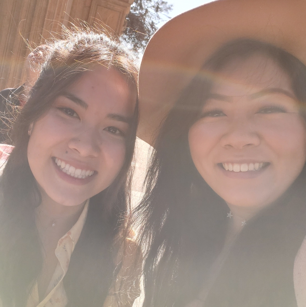 Meet your Poshers, Vivienne & Stefanie